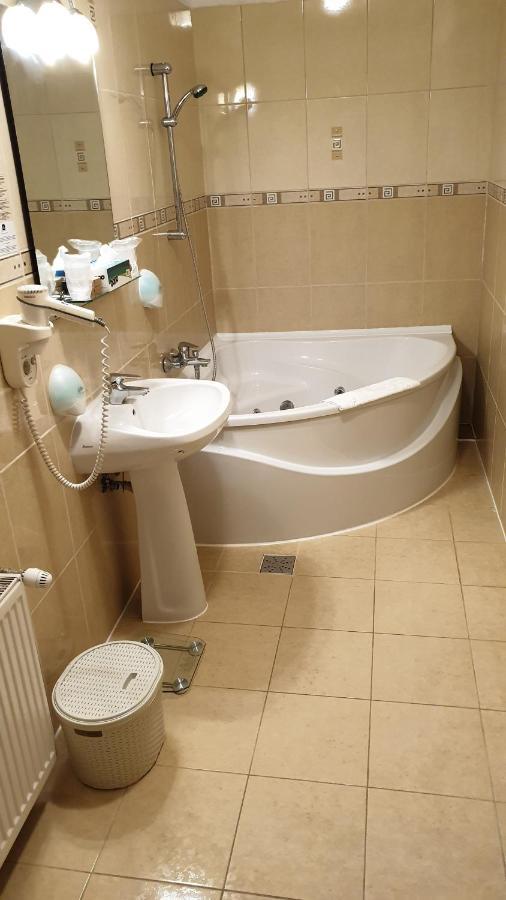 Hotel Fantanita Haiducului Bradu  Exteriör bild